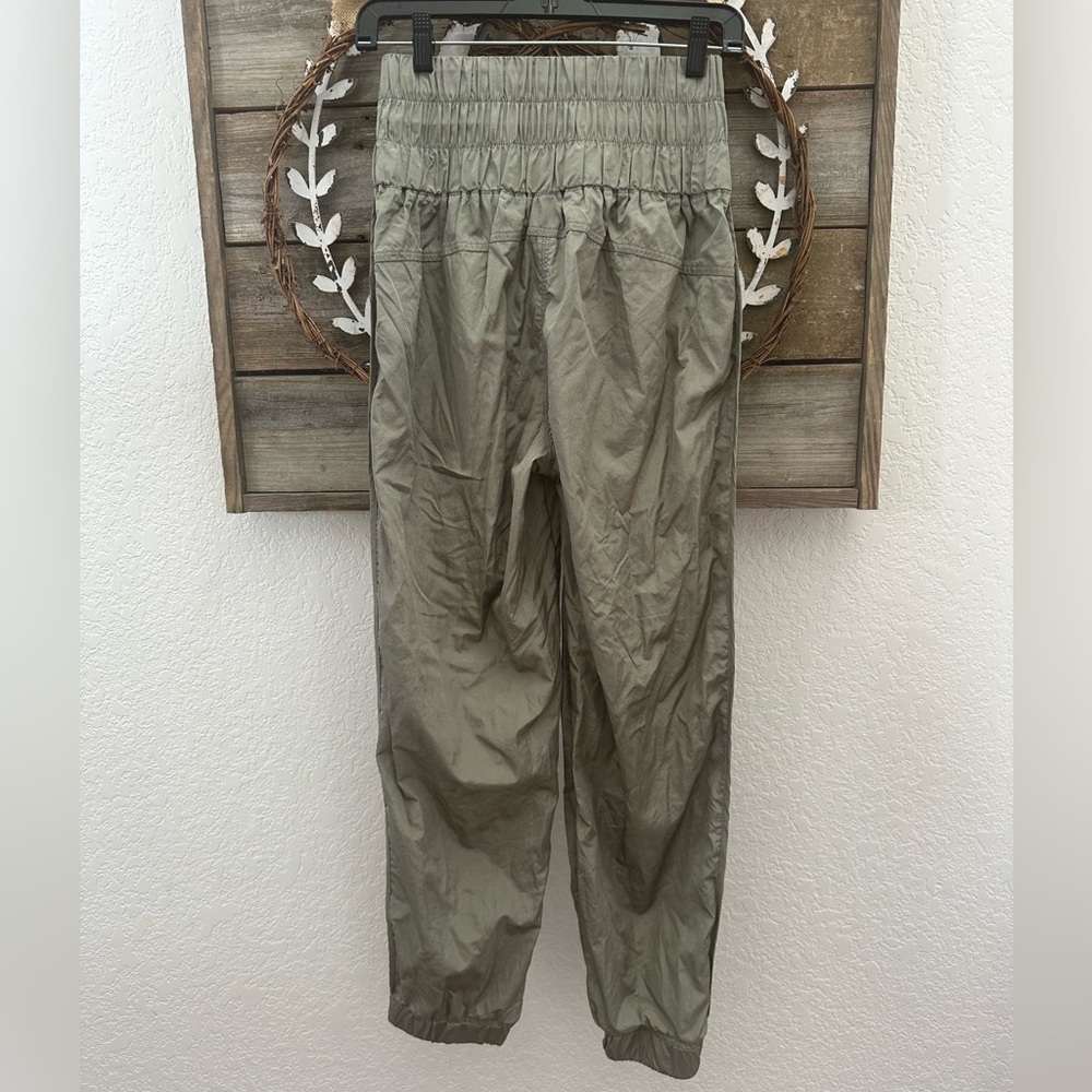 FP Movement The Way Home Smocked Jogger Pants green size XS
